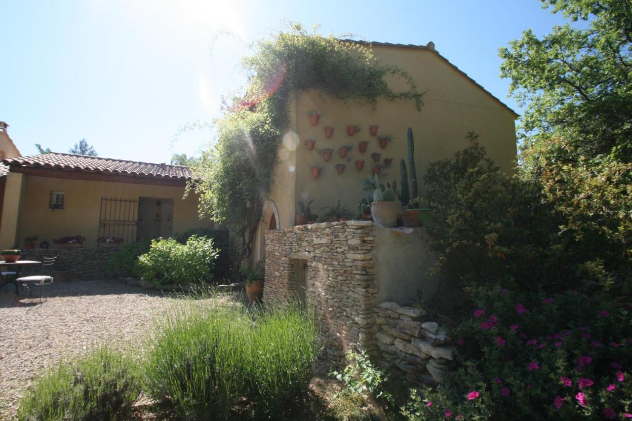 Le Mas Des Pierres Blanches Bed & Breakfast Venasque Exterior photo
