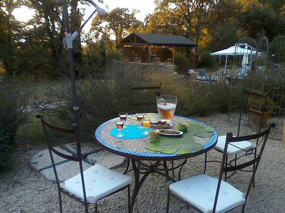 Le Mas Des Pierres Blanches Bed & Breakfast Venasque Room photo
