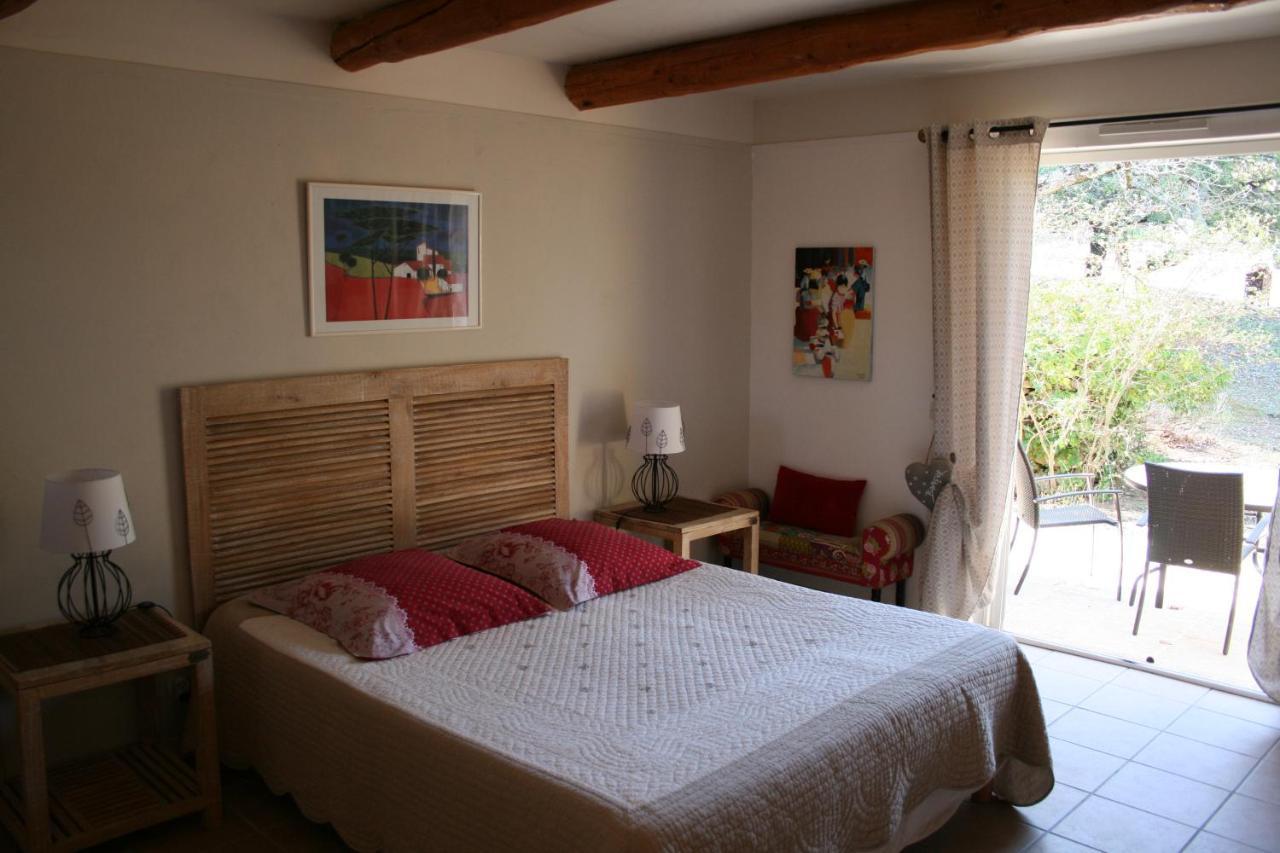 Le Mas Des Pierres Blanches Bed & Breakfast Venasque Exterior photo