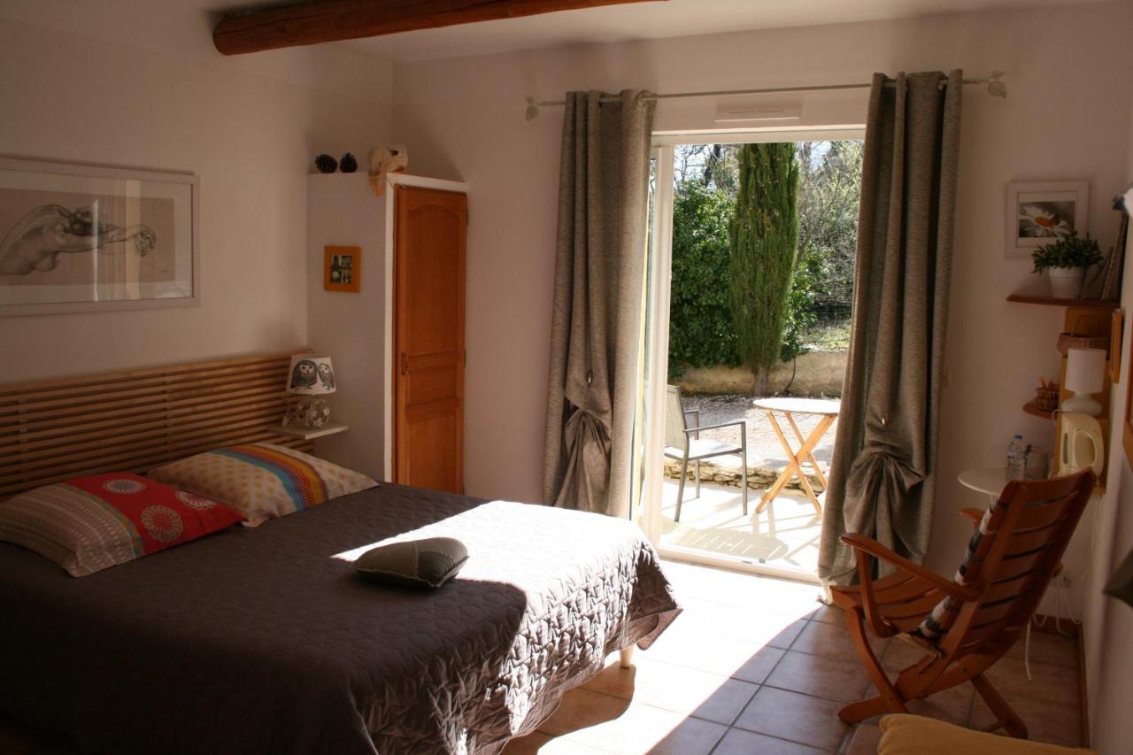 Le Mas Des Pierres Blanches Bed & Breakfast Venasque Exterior photo